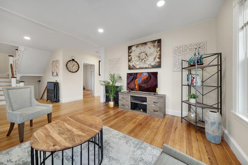 5Br 2Bh Bright & Spacious Apt In Brighton Boston Bilik gambar
