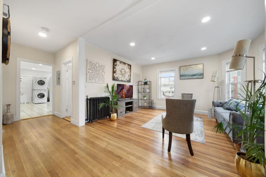 5Br 2Bh Bright & Spacious Apt In Brighton Boston Bilik gambar